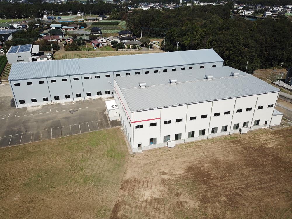 関東東北エリアのお客様に対応すべく、茨城県坂東市 4,717坪の敷地に展示場2棟（996坪）の関東営業所を開設いたしました。
